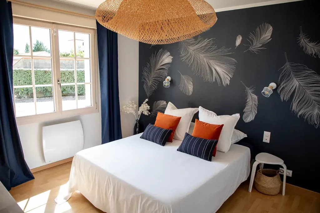 chambre bleue refaite par la décoratrice d'intérieur, se déplaçant en Champagne Ardenne et Loire-Atlantique